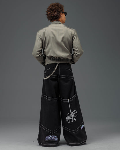 Hangin'. 34". Jet Black.