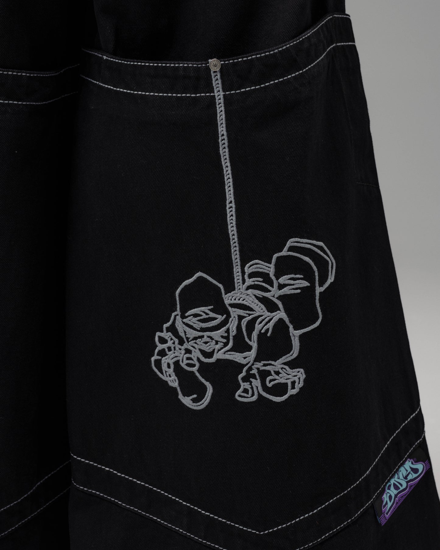 Hangin'. 34". Jet Black.