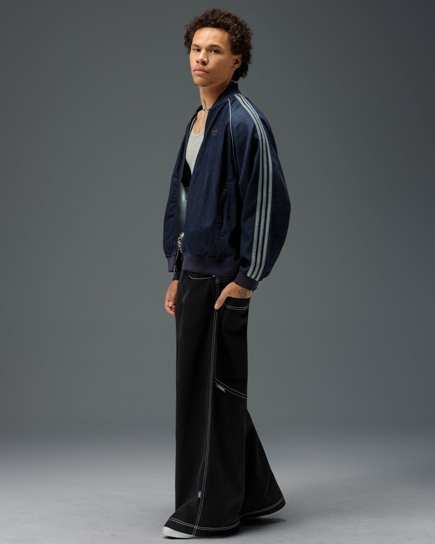 Battle. 30". Jet Black.