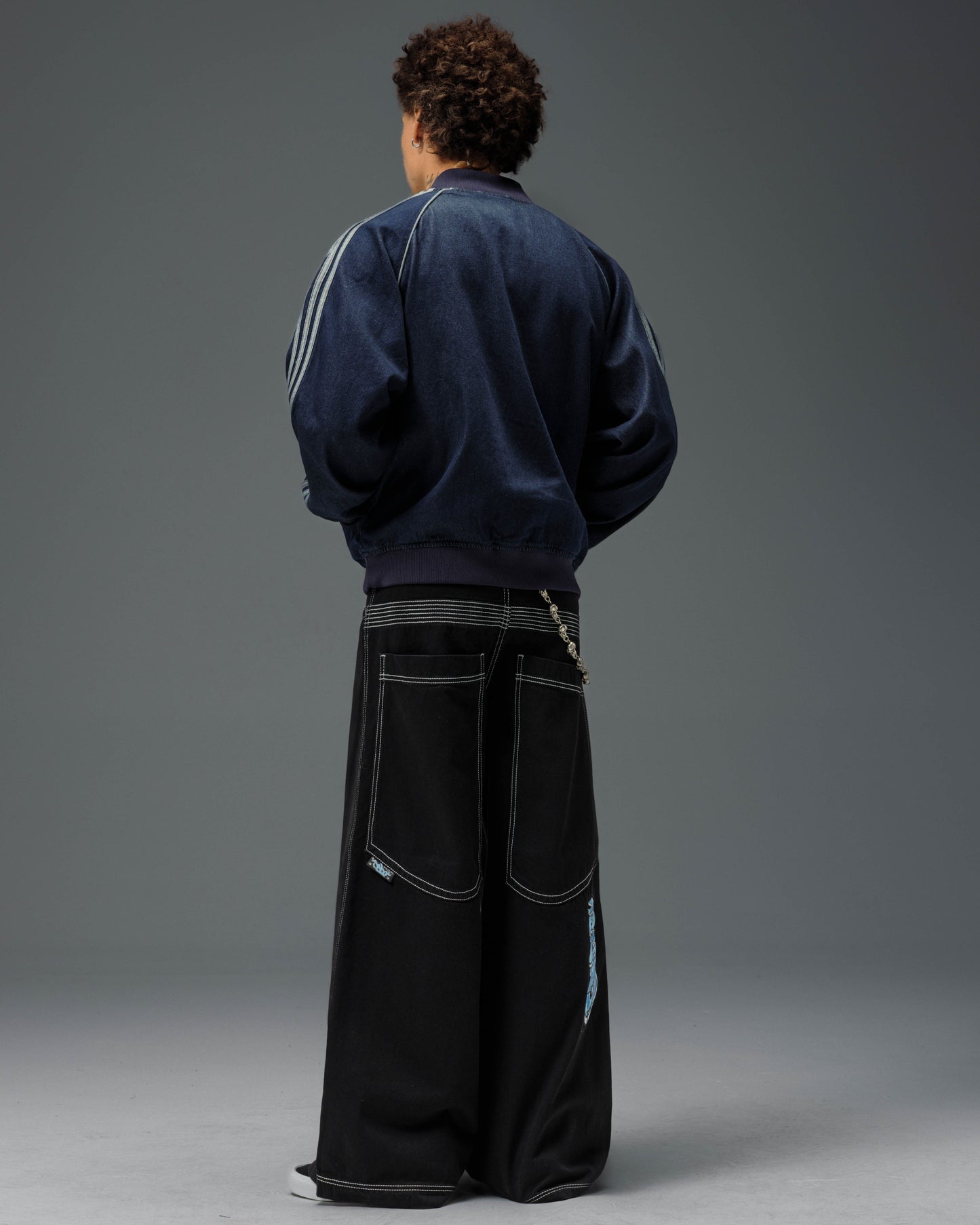 Battle. 30". Jet Black.