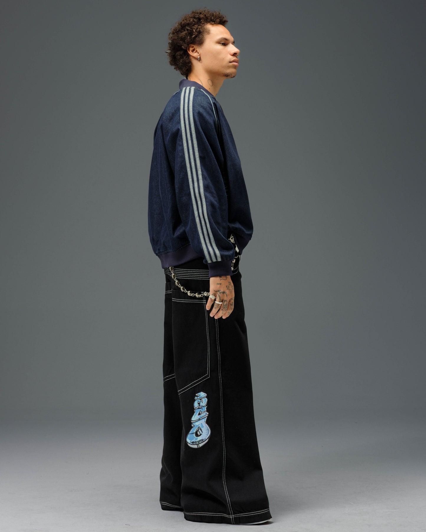 Battle. 30". Jet Black.