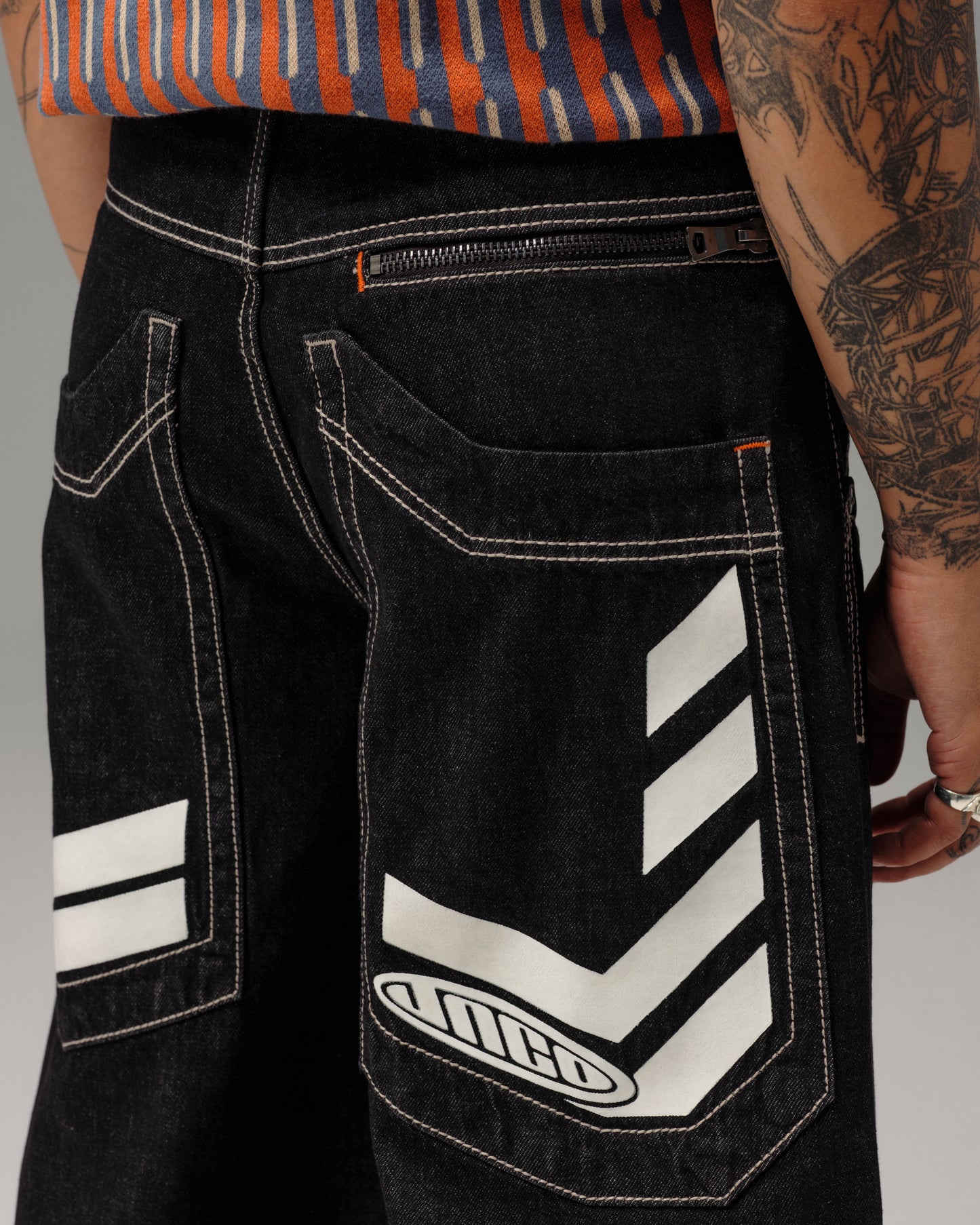 Wide Load. 30". Laser Black.