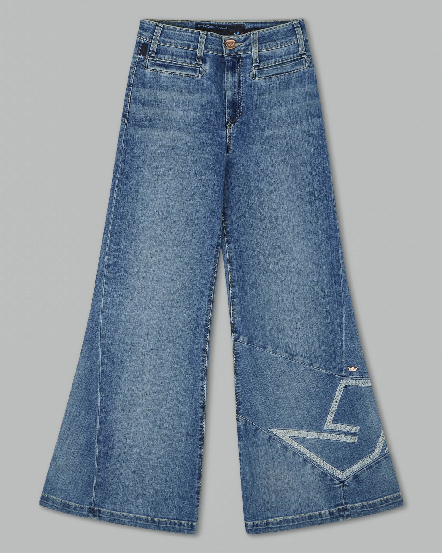 Kyanite. 30". Antique.