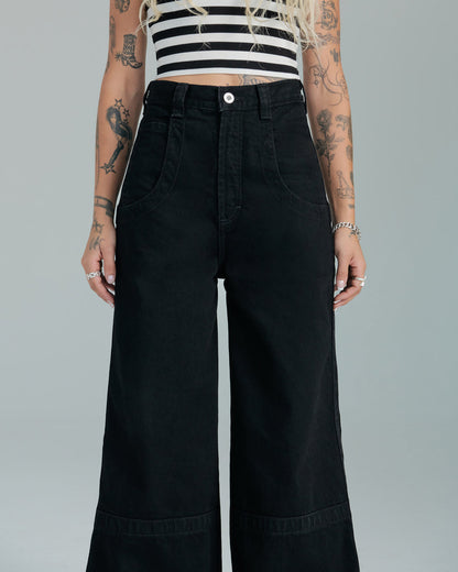 The Camilla Jeans. 27”. Jet Black.