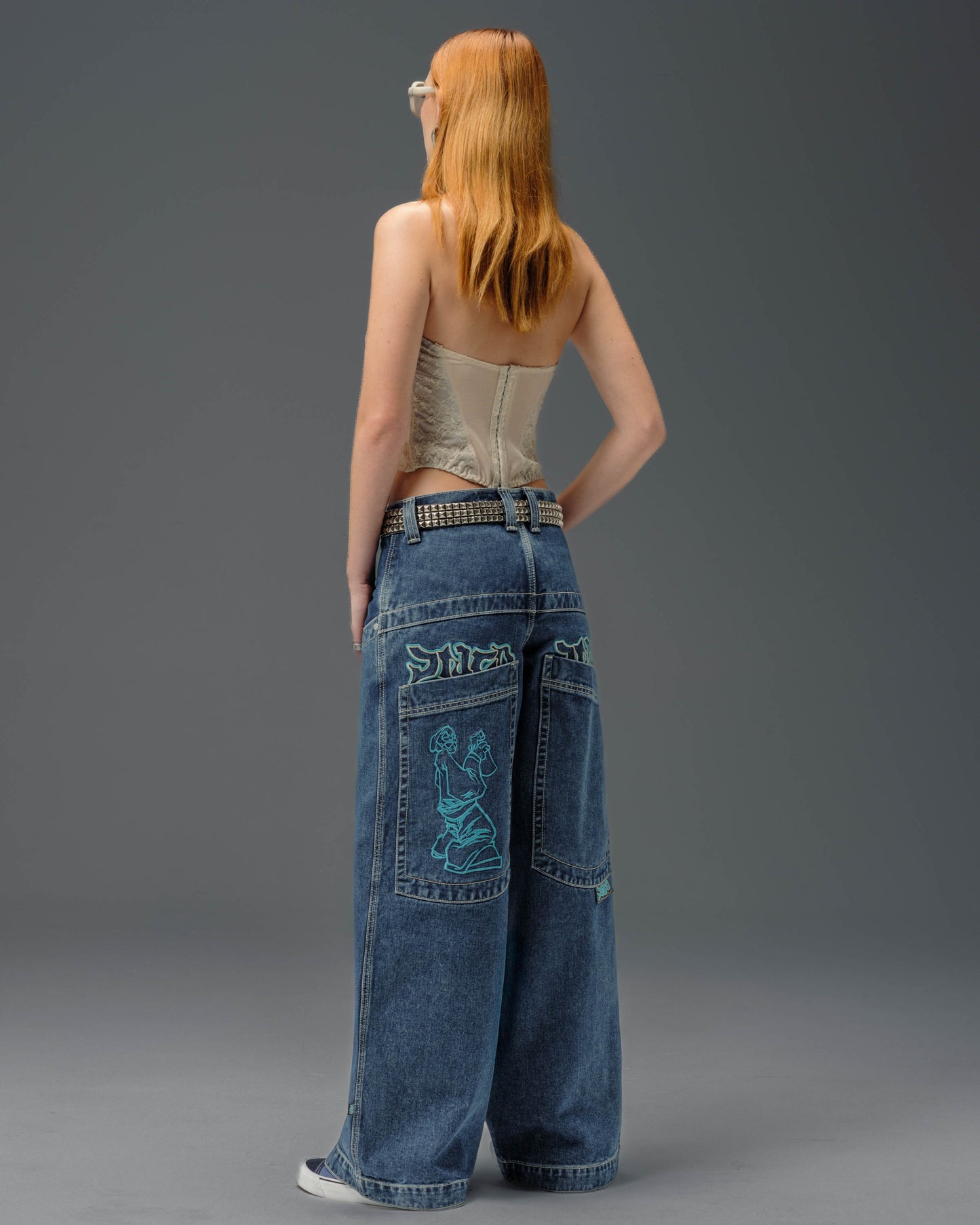 W Artistical Uprising. 26". Dark Stone.