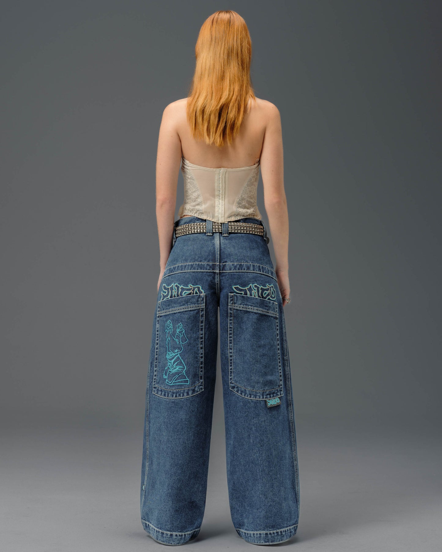 W Artistical Uprising. 26". Dark Stone.