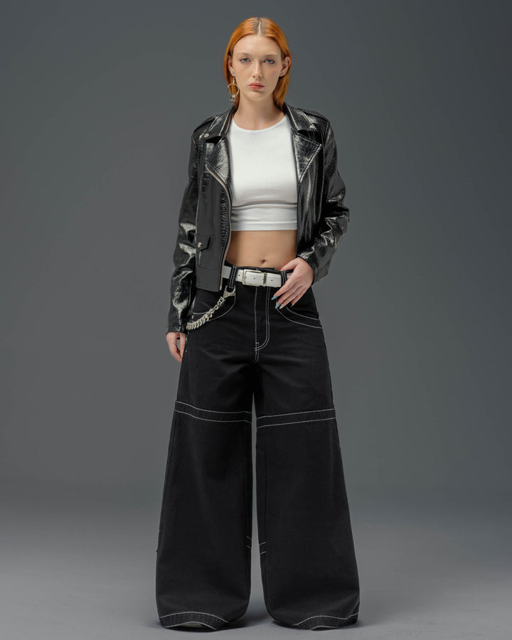 W Hangin'. 34". Jet Black.