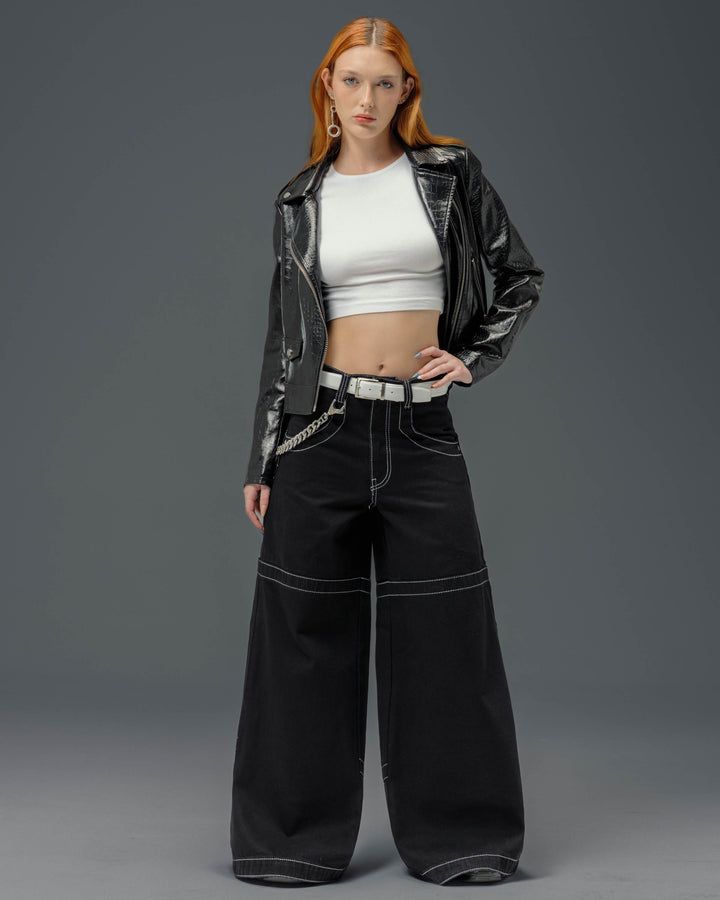 W Hangin'. 34". Jet Black.