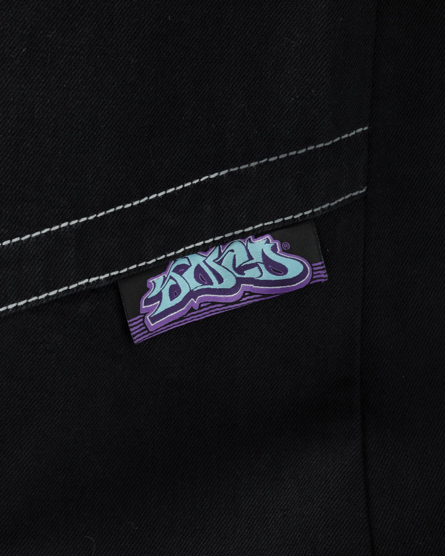 W Hangin'. 34". Jet Black.