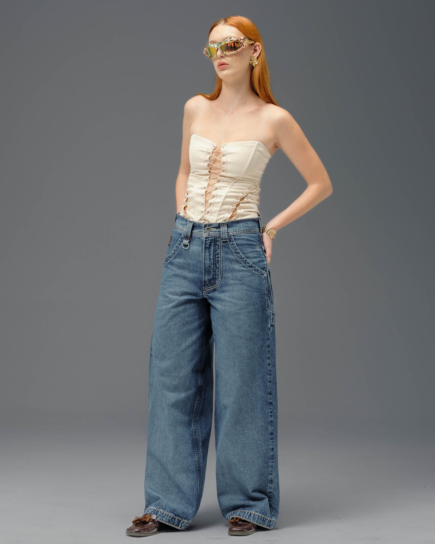 W Royal. 23". Hand-Sand Dark Stone.