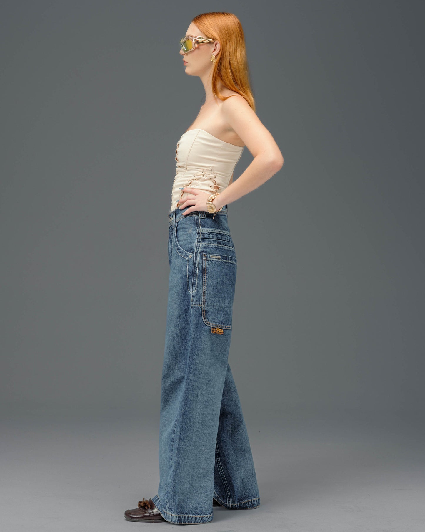 W Royal. 23". Hand-Sand Dark Stone.