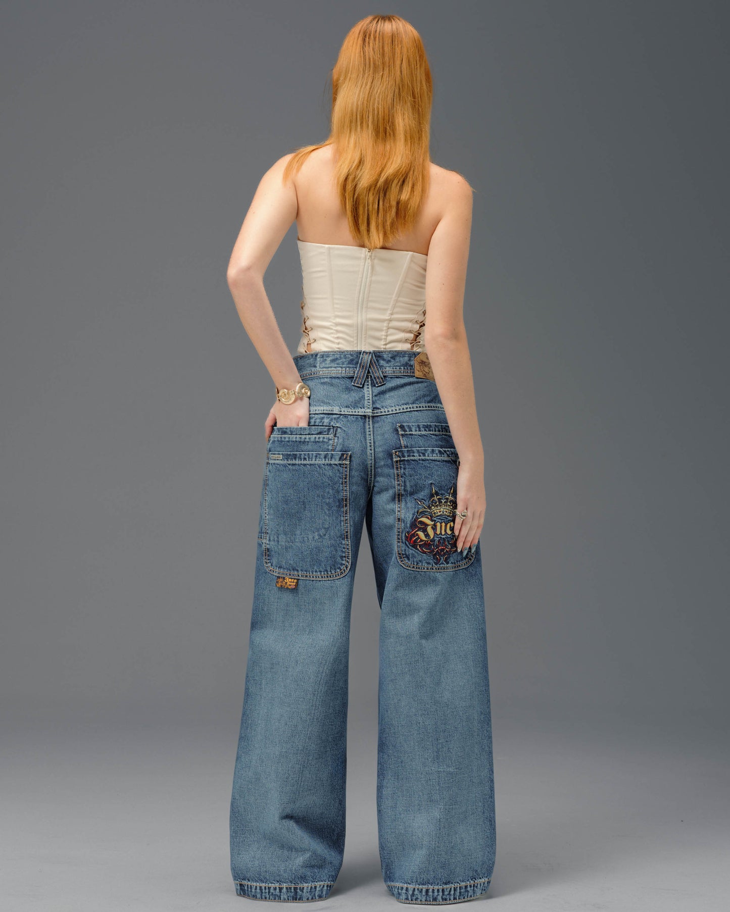 W Royal. 23". Hand-Sand Dark Stone.