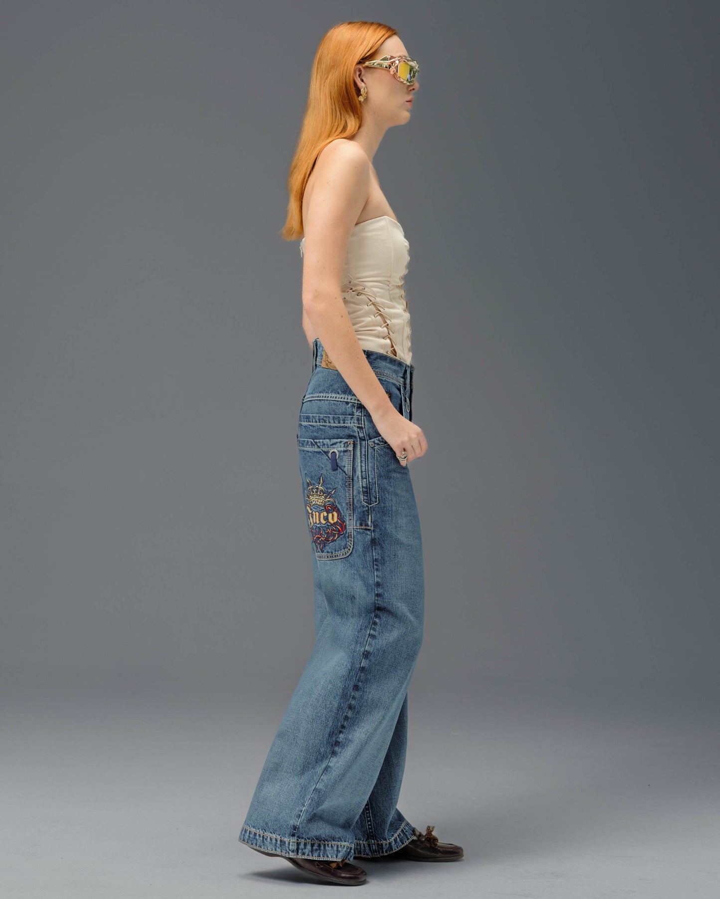 W Royal. 23". Hand-Sand Dark Stone.