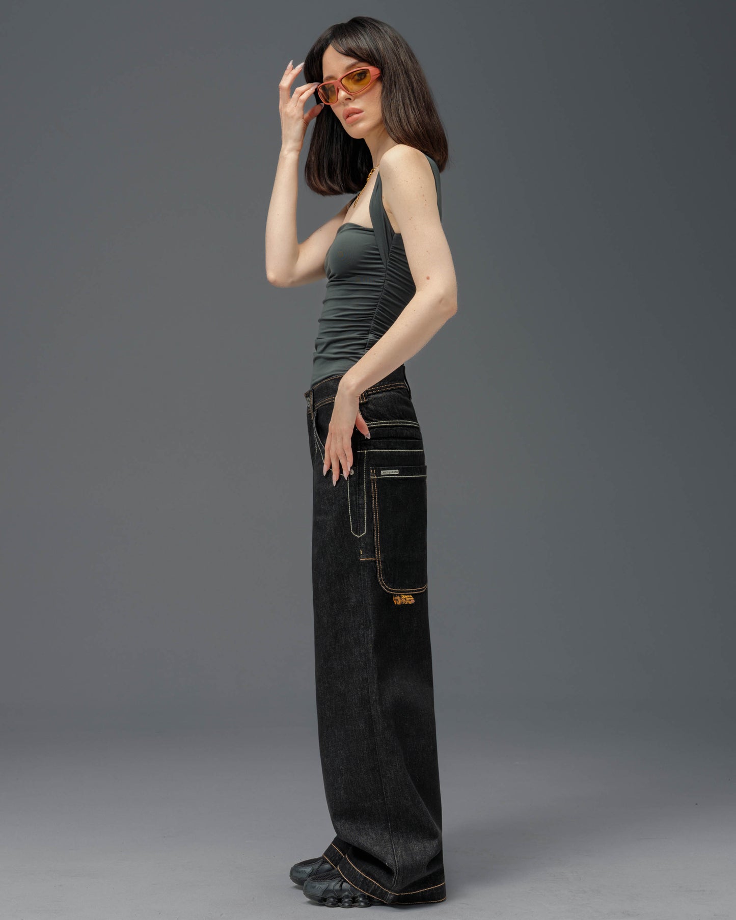 W Royal. 23". Laser Black.