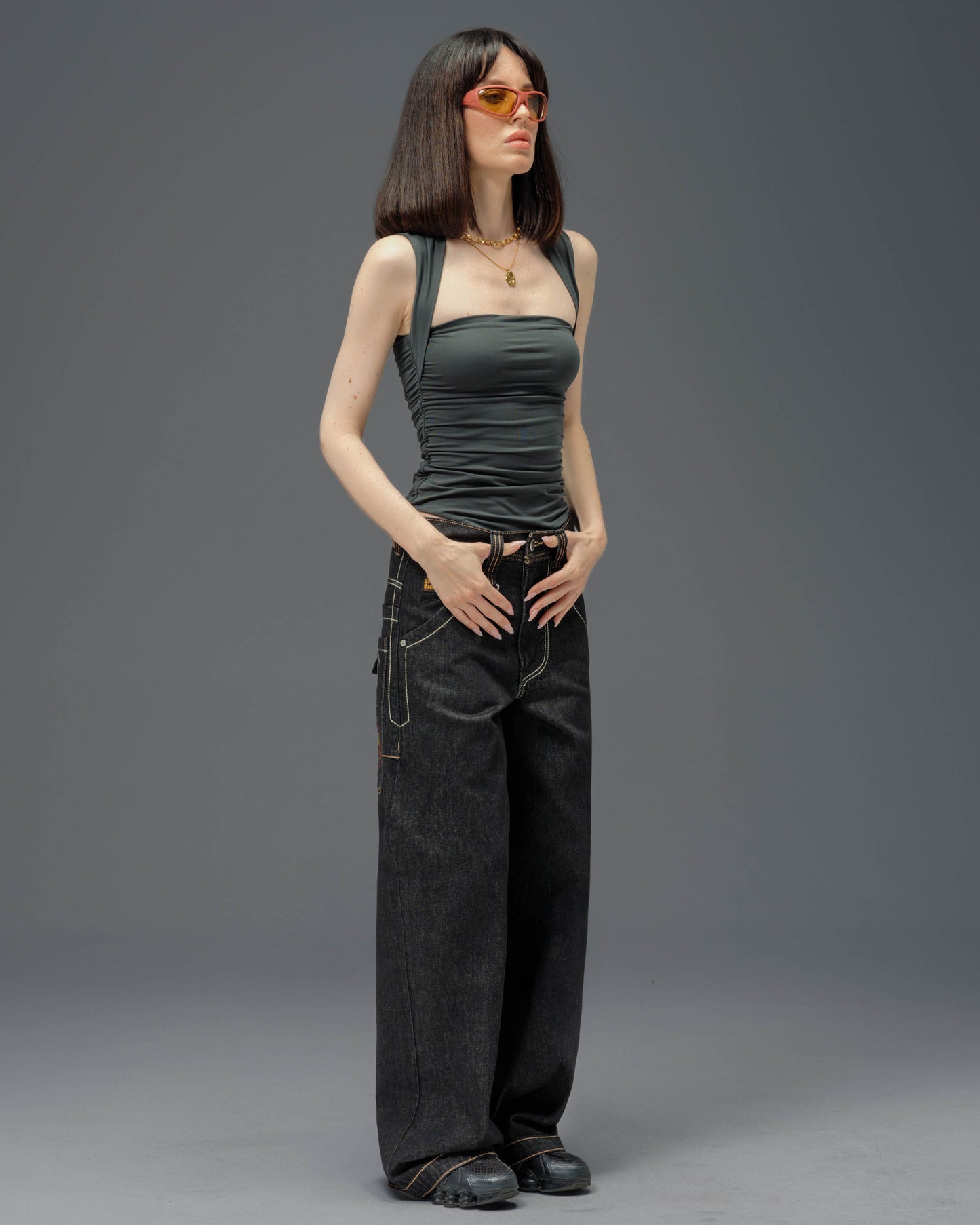 W Royal. 23". Laser Black.