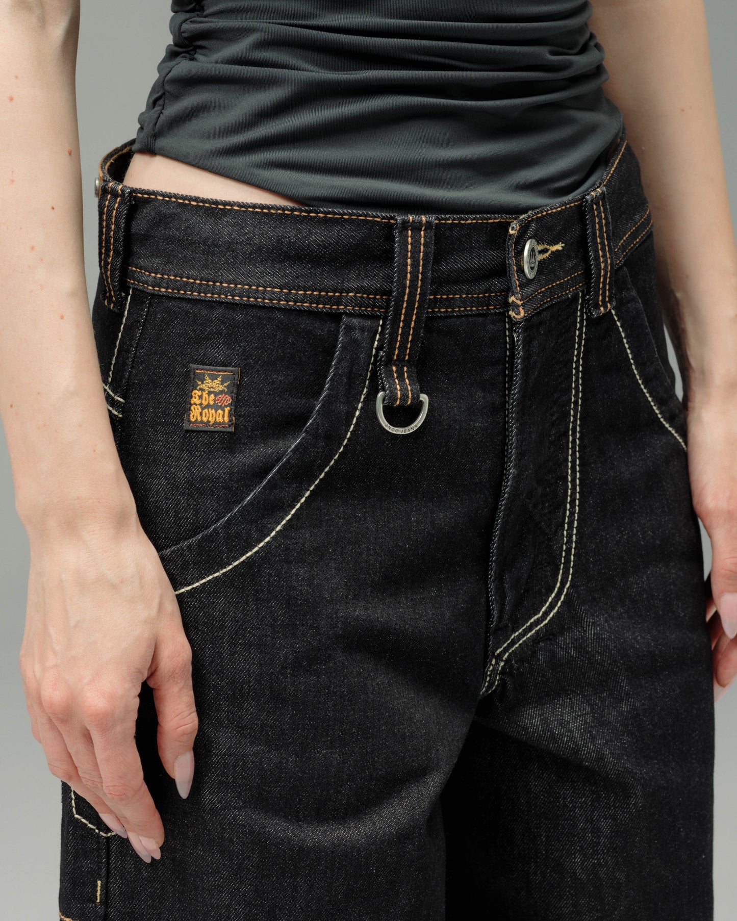 W Royal. 23". Laser Black.