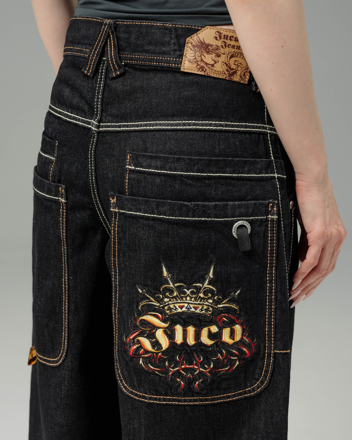 W Royal. 23". Laser Black.