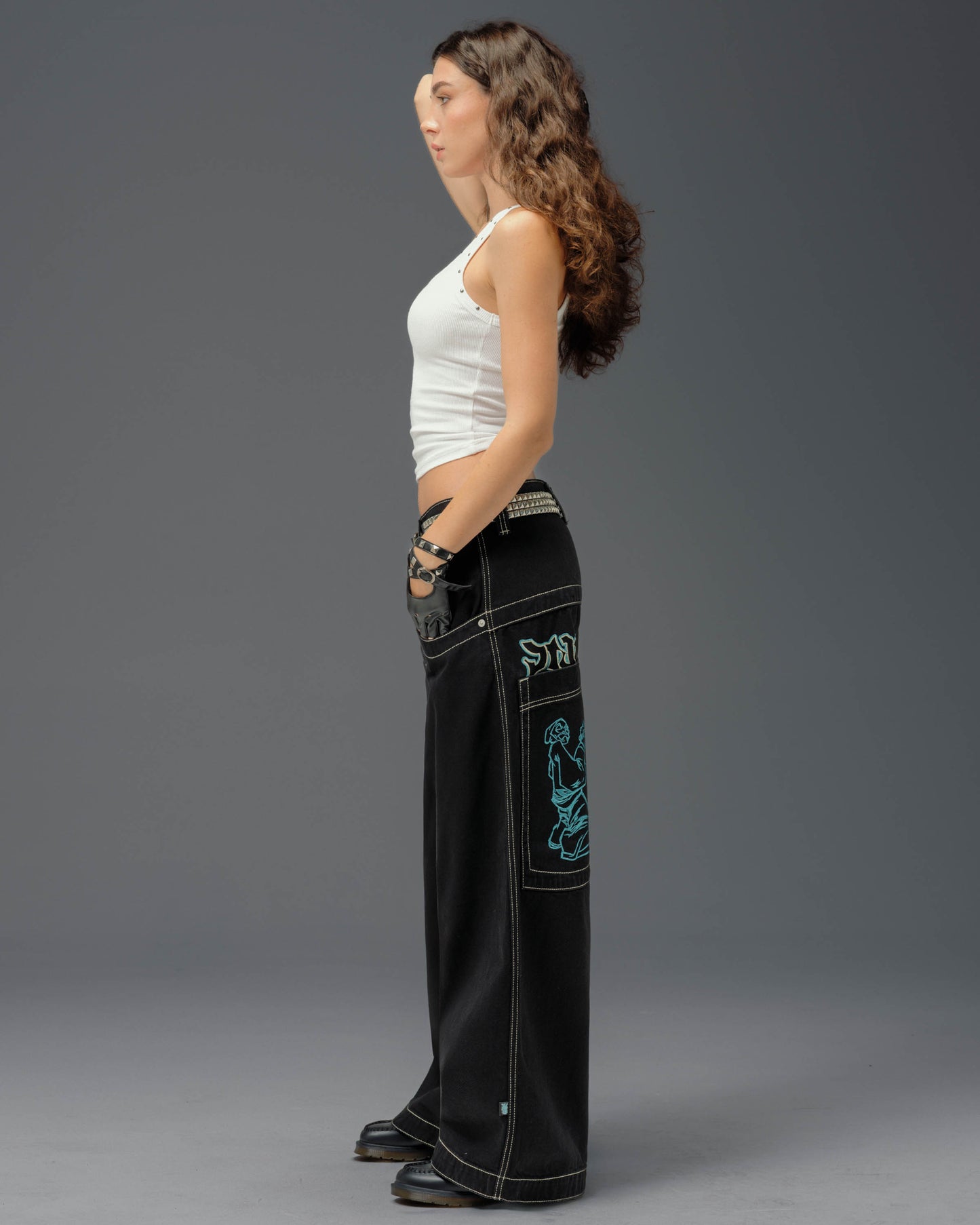 W Artistical Uprising. 26". Jet Black.