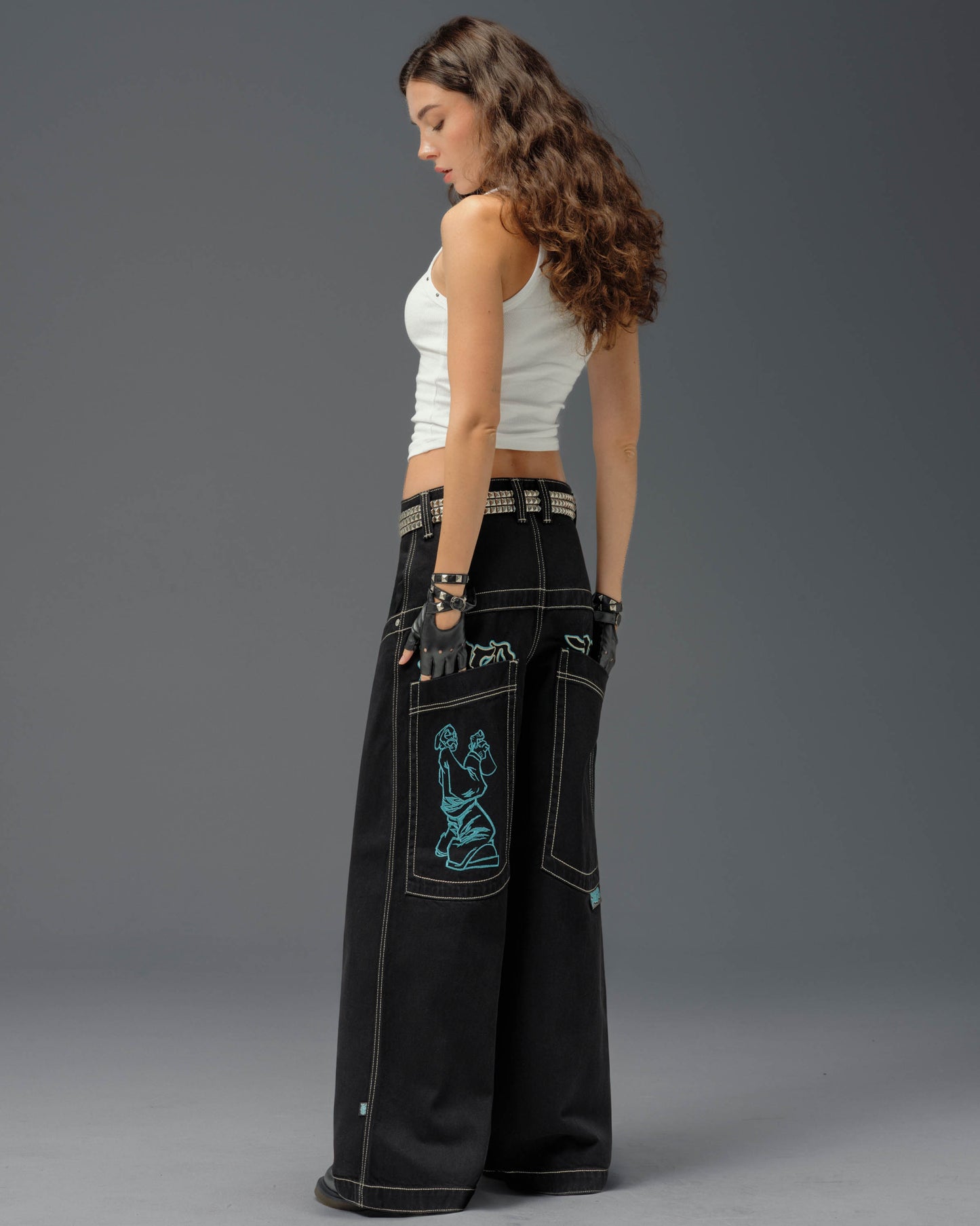 W Artistical Uprising. 26". Jet Black.