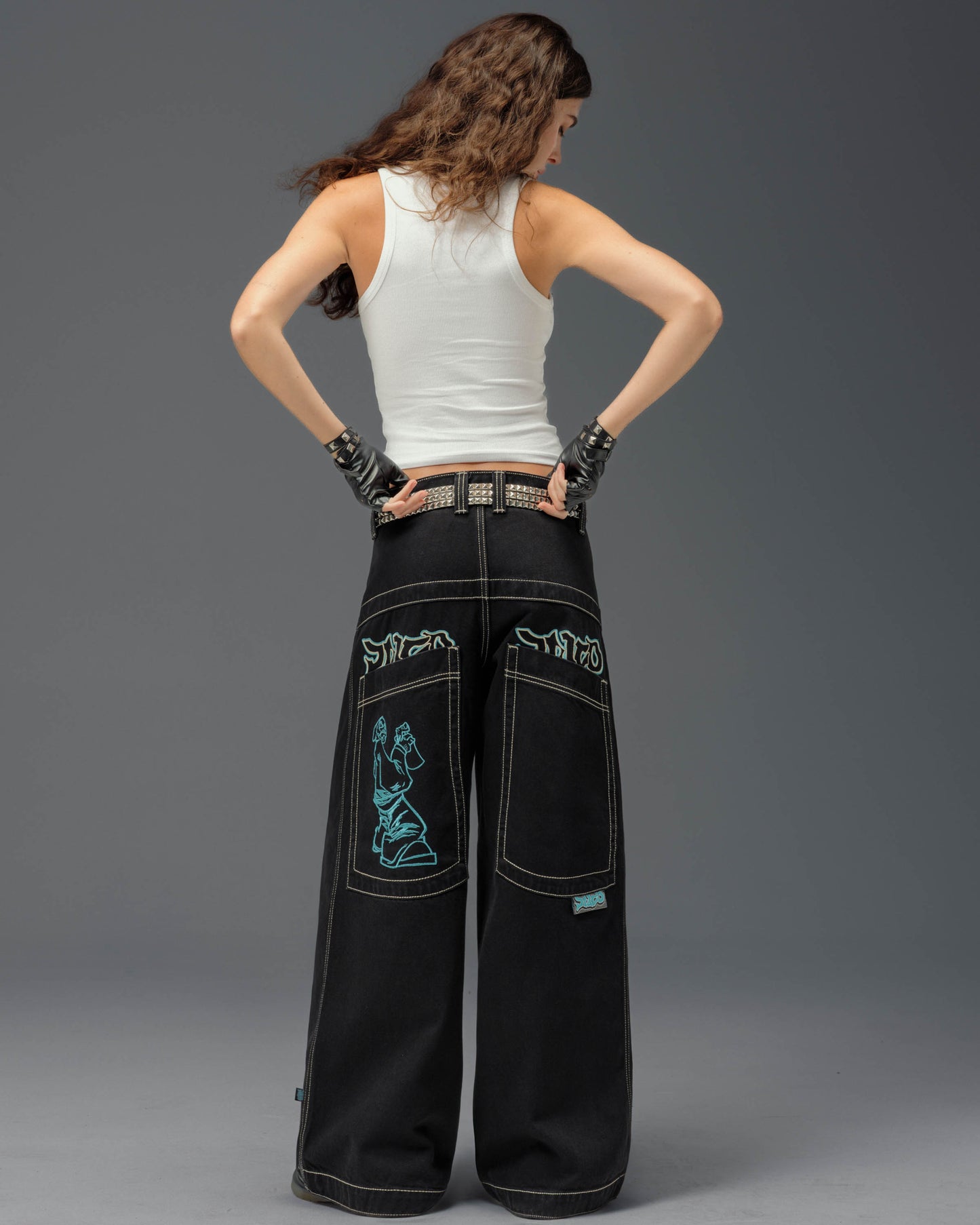 W Artistical Uprising. 26". Jet Black.