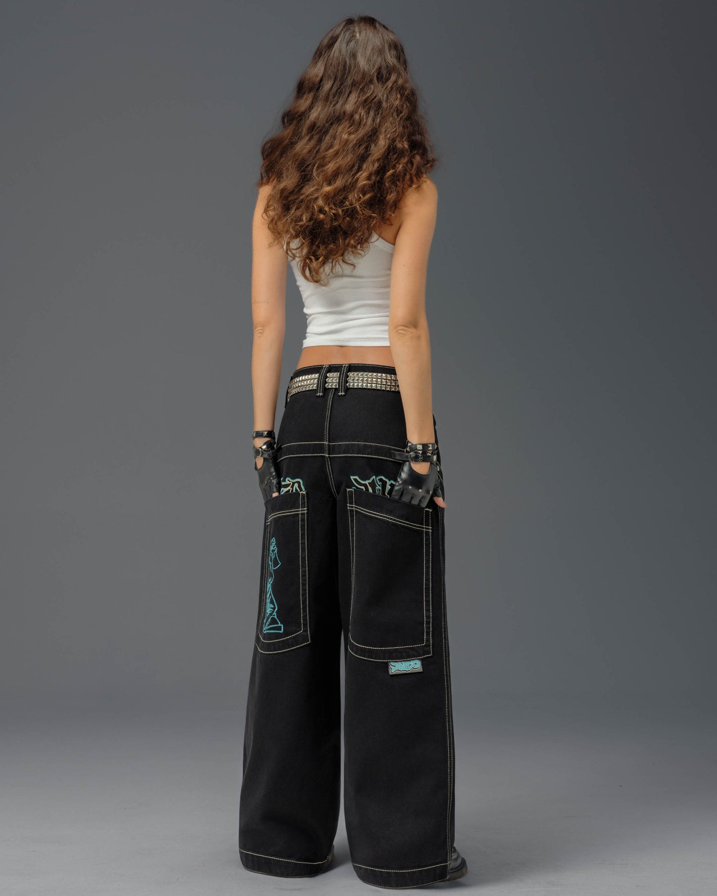 W Artistical Uprising. 26". Jet Black.