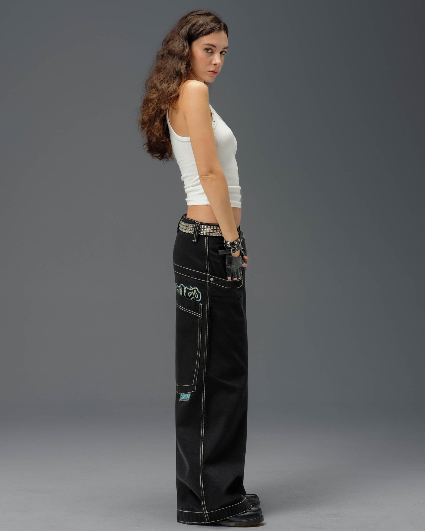 W Artistical Uprising. 26". Jet Black.