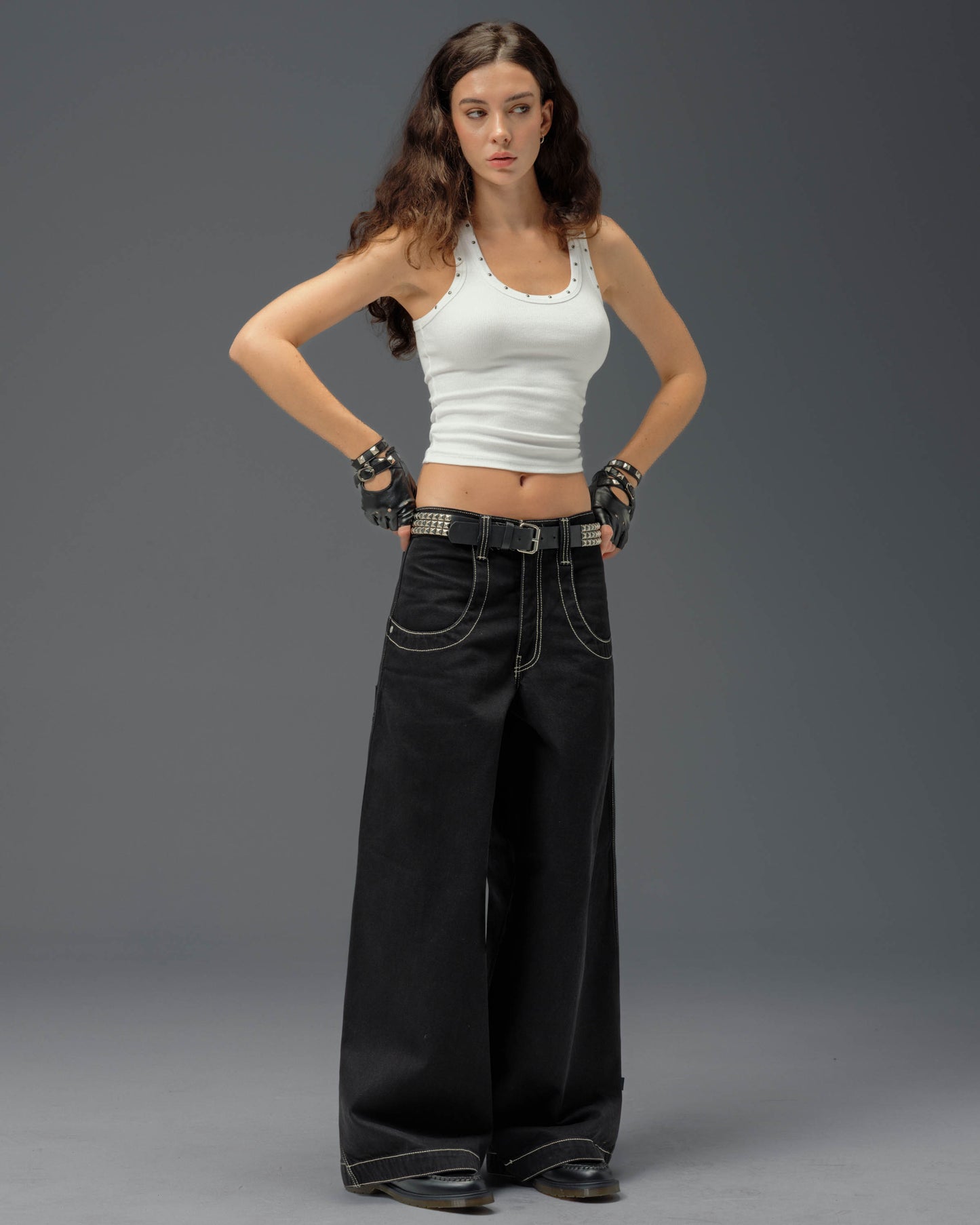 W Artistical Uprising. 26". Jet Black.