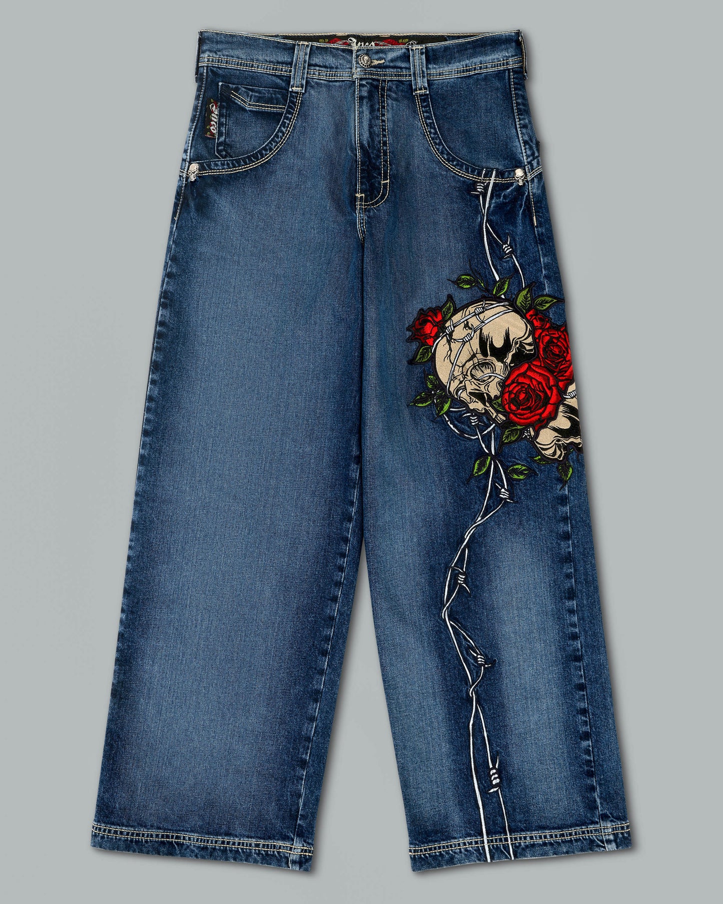 W Skull & Roses. 24". Hand-Sand Dark Stone.