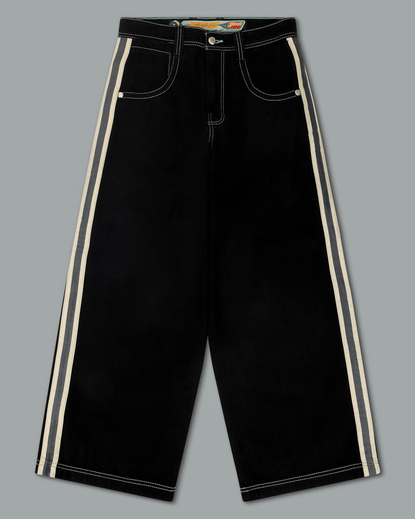Skunk. 26". Jet Black.