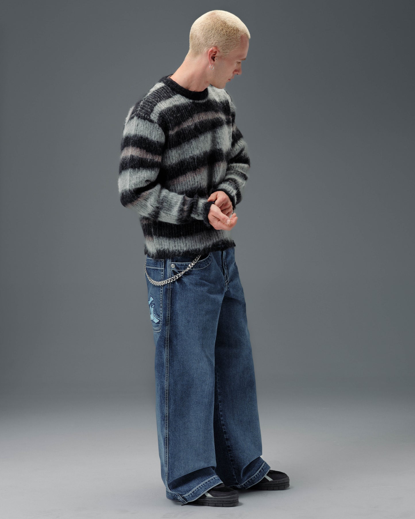 1101 LA Cannon. 26". Hand-Sand Dark Stone.