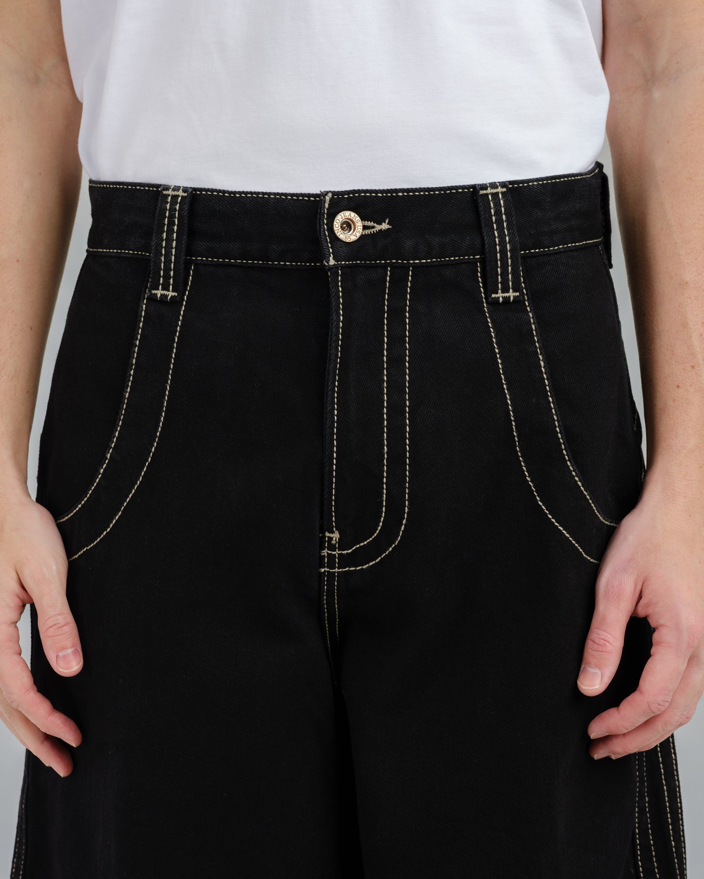 Kangaroo. 34". Jet Black.