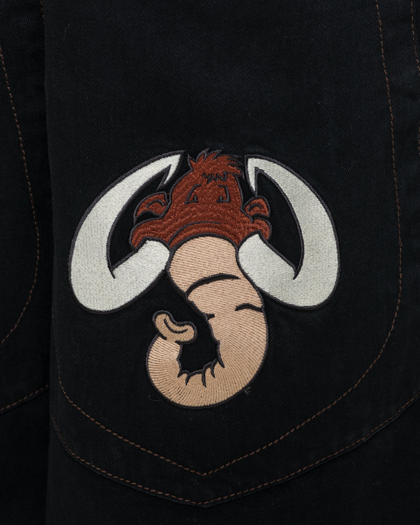 Mammoth. 40". Jet Black.