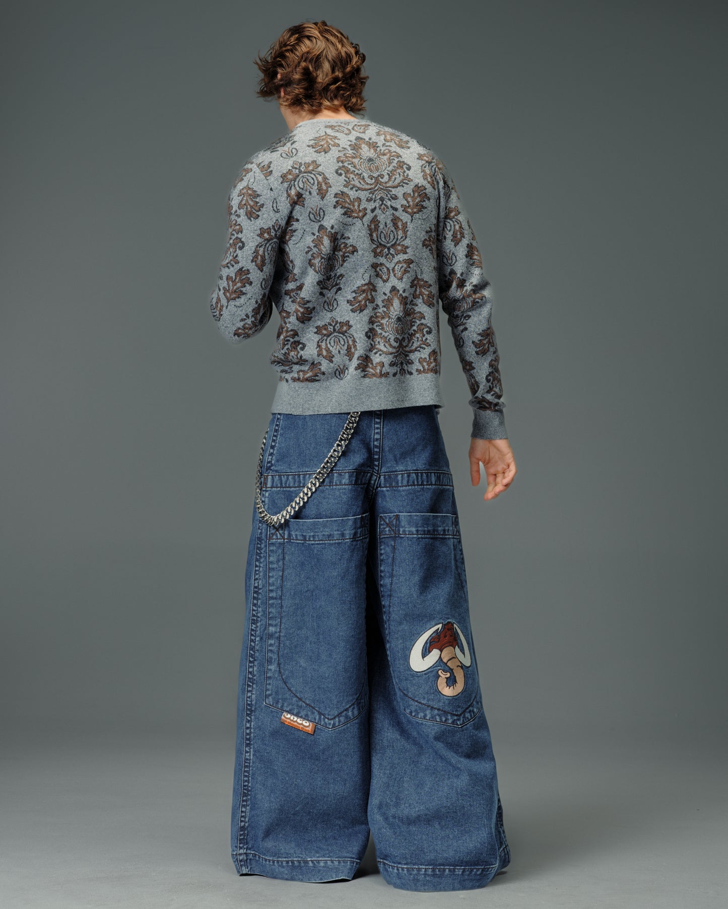 Mammoth. 40". Dark Stone.