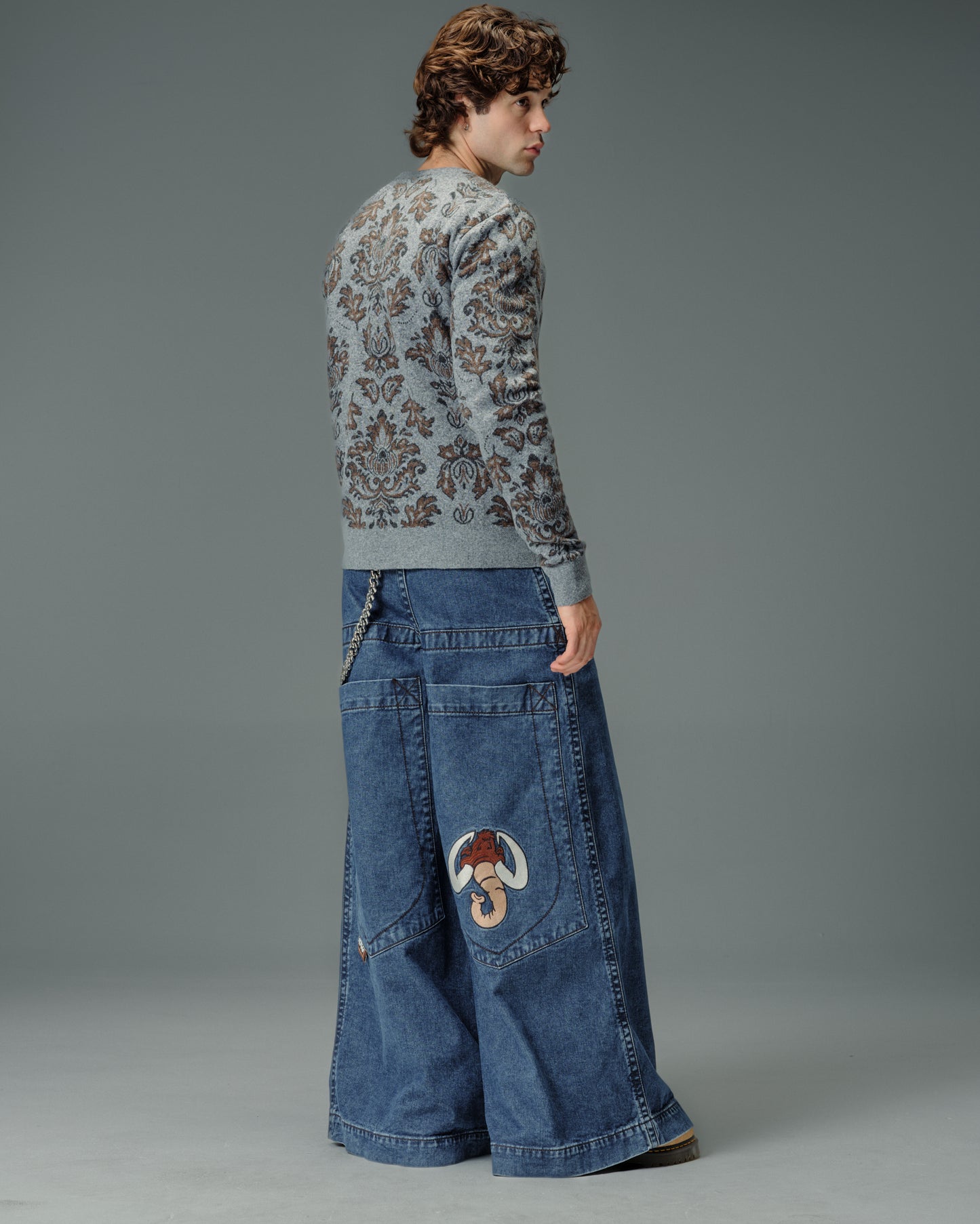 Mammoth. 40". Dark Stone.