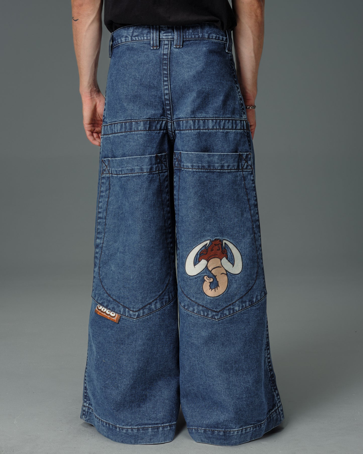 Mammoth. 40". Dark Stone.