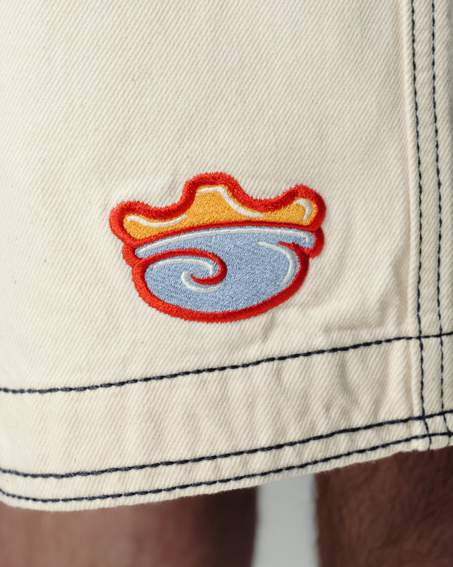 King Shorts. 14". Natural.