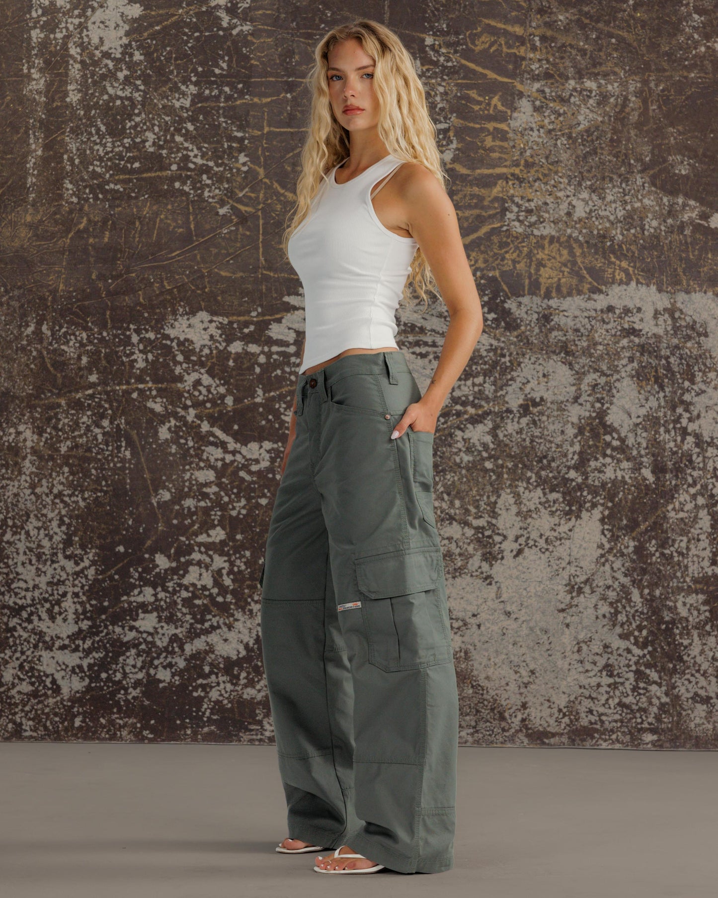 W Indicator Cargo Pants. 22". Olive.