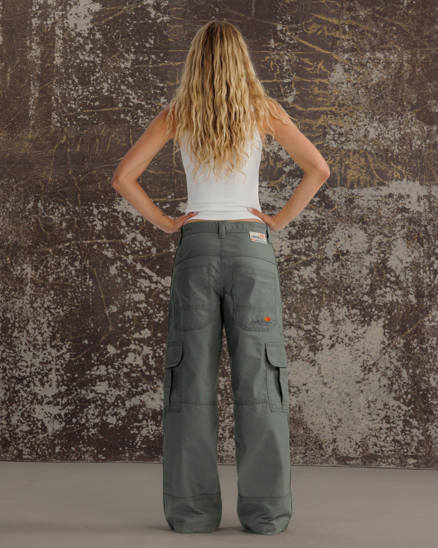 W Indicator Cargo Pants. 22". Olive.
