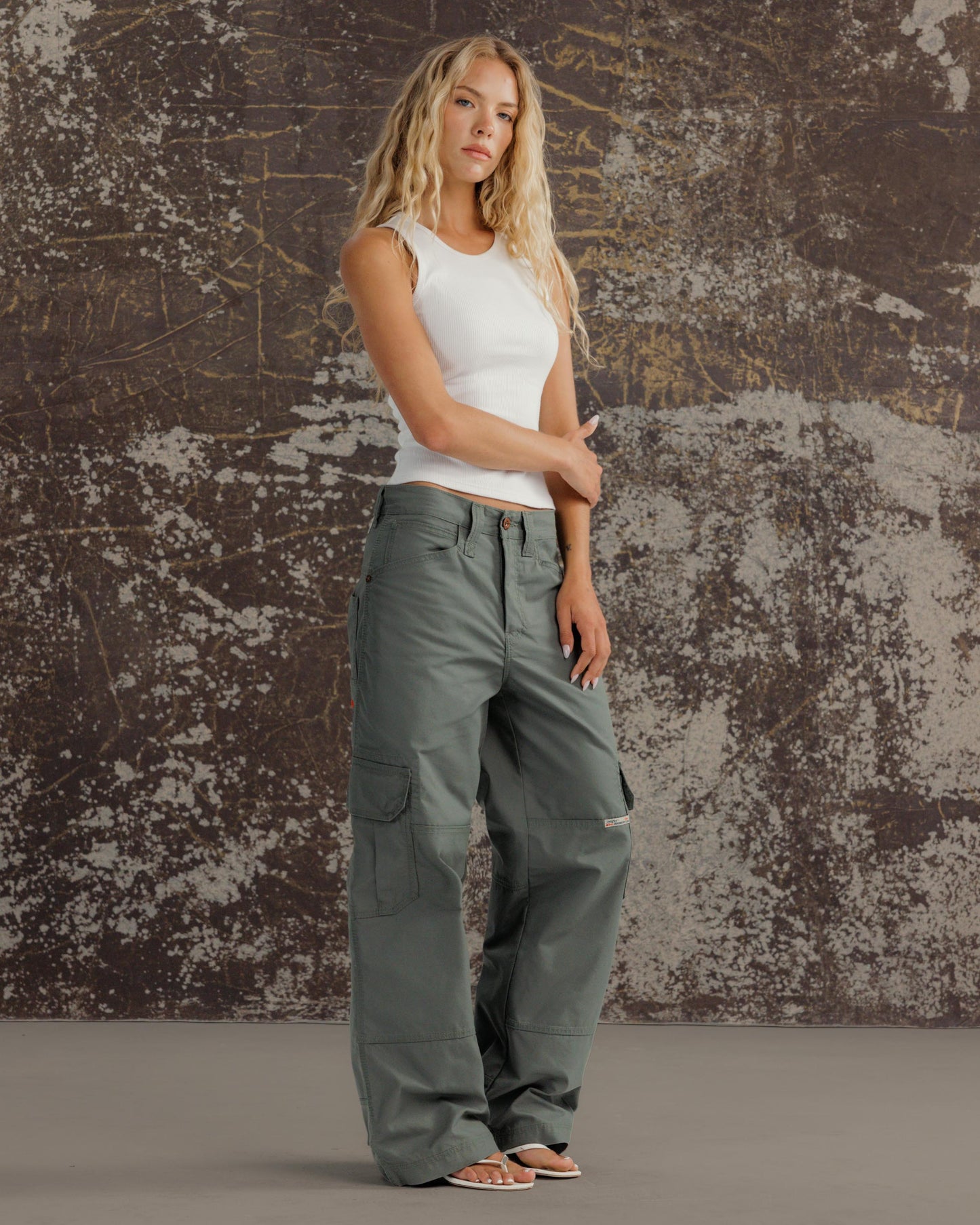 W Indicator Cargo Pants. 22". Olive.