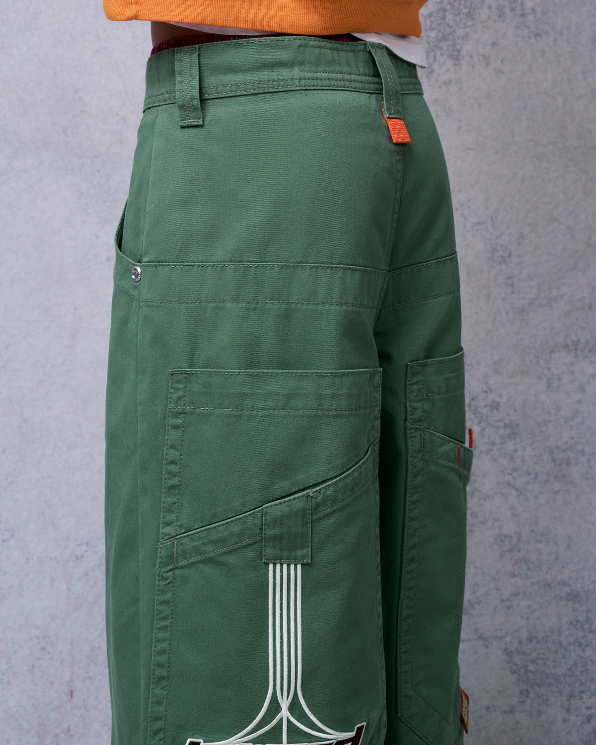Auto Cue. 28". Army Green Twill.