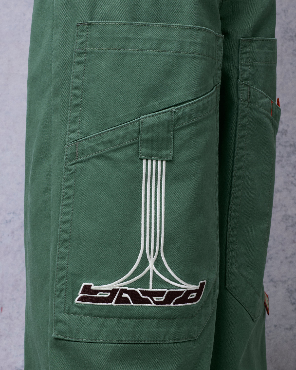 Auto Cue. 28". Army Green Twill.