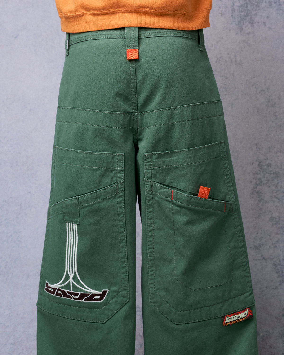 Auto Cue. 28". Army Green Twill.