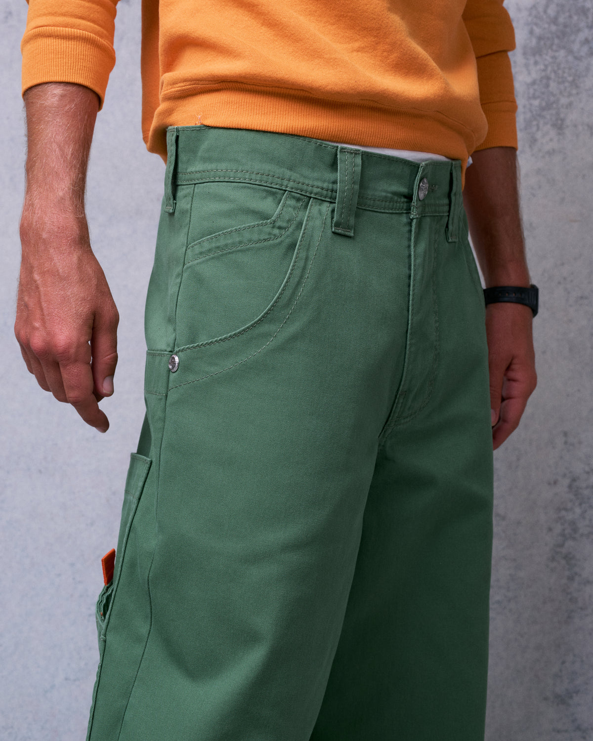 Auto Cue. 28". Army Green Twill.