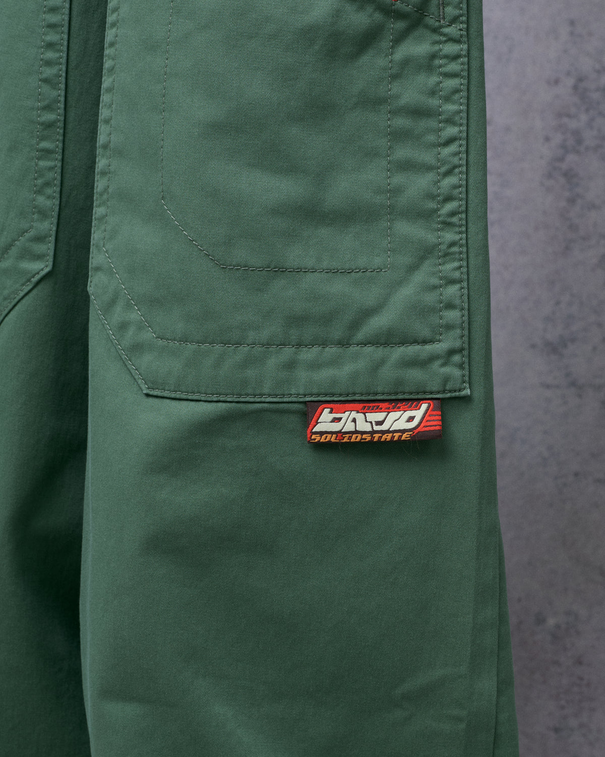 W Auto Cue. 28”. Army Green Twill.