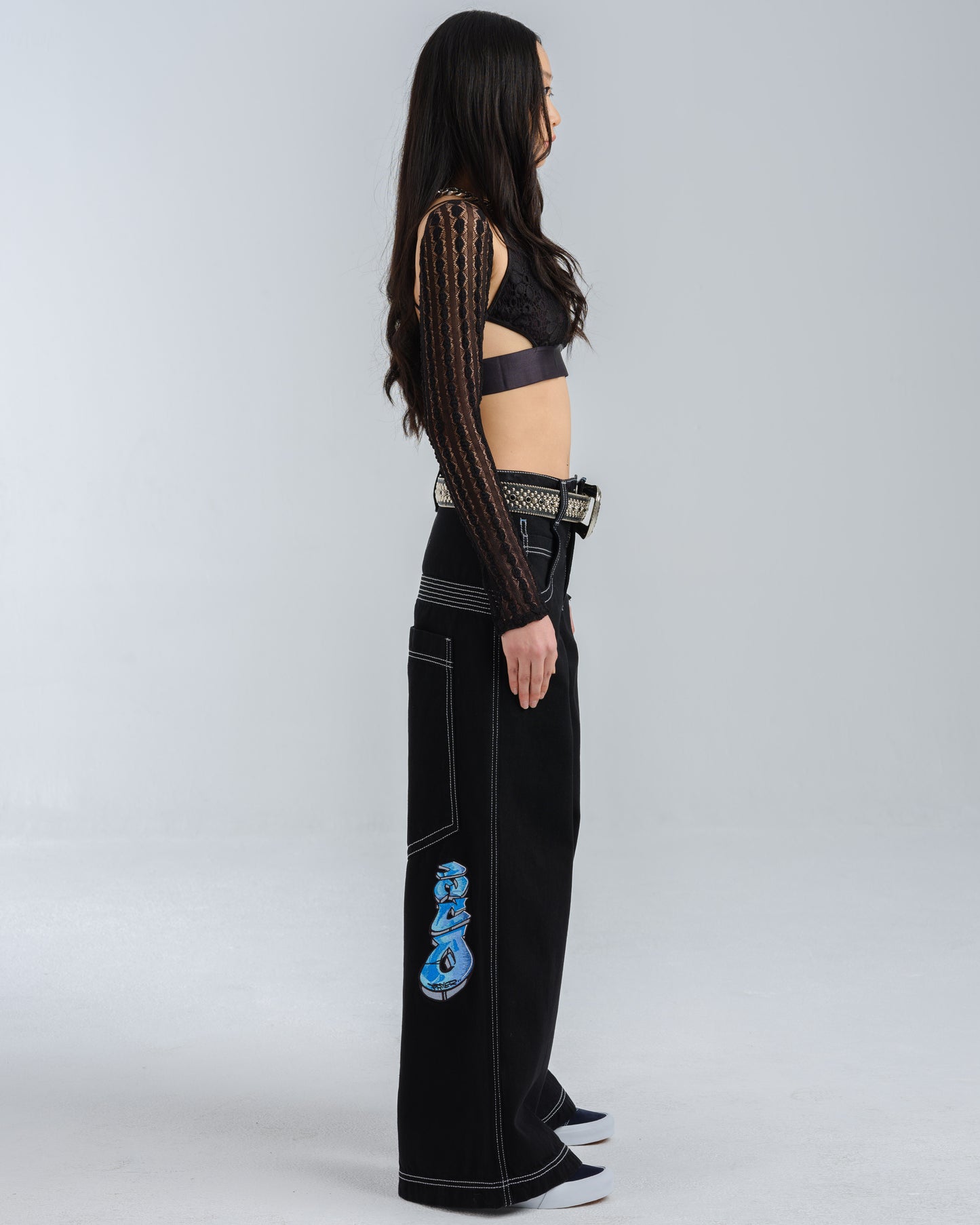 W Battle. 30". Jet Black.