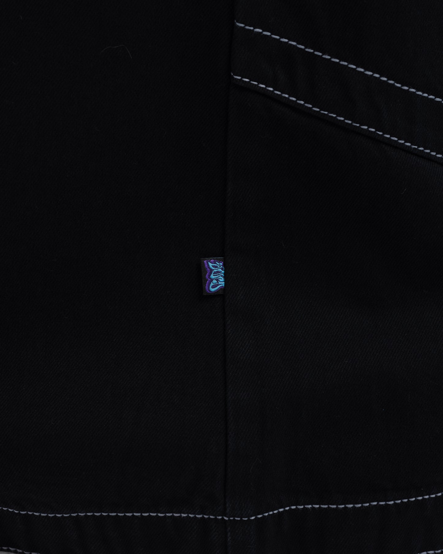 W Hangin'. 34". Jet Black.