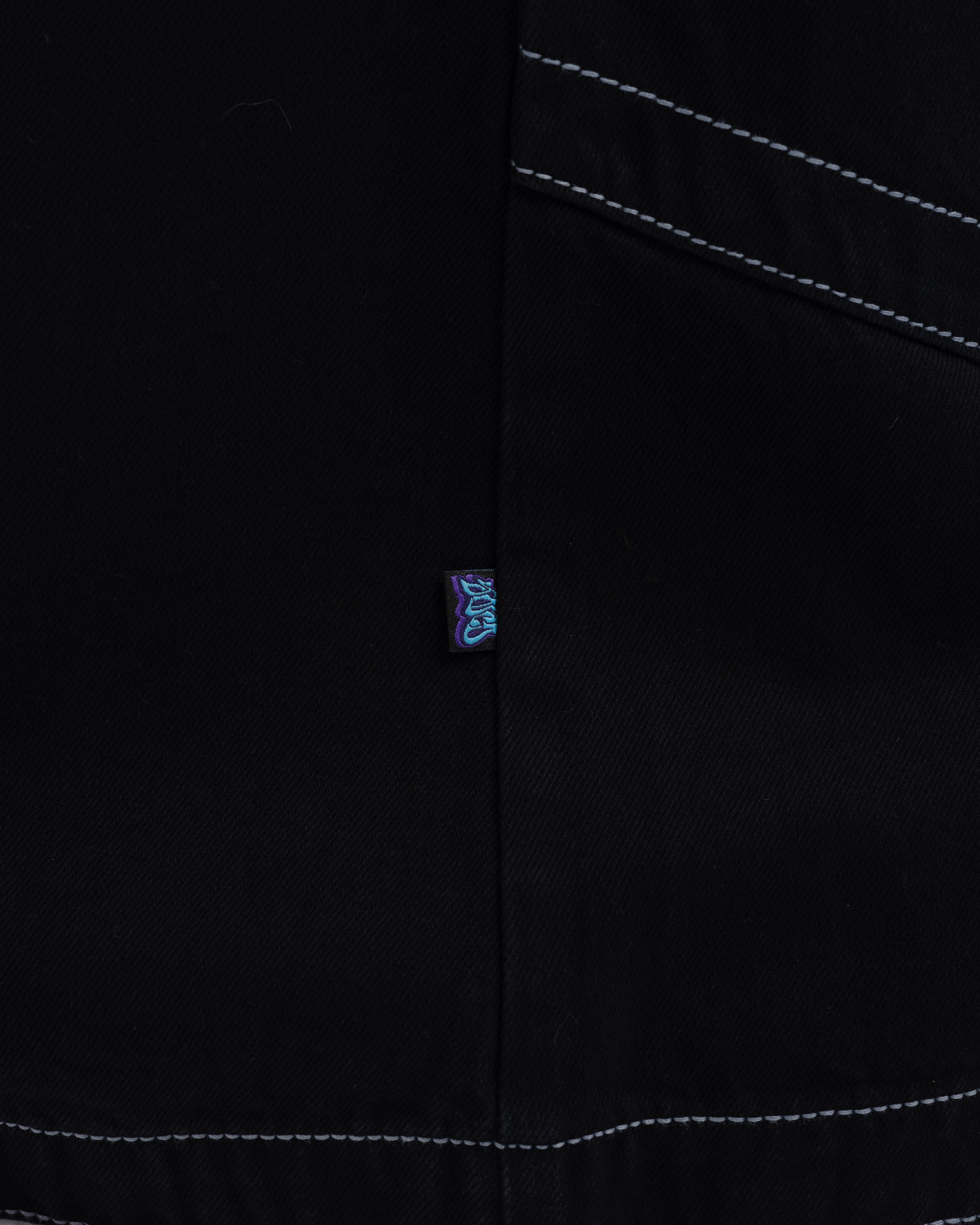 W Hangin'. 34". Jet Black.