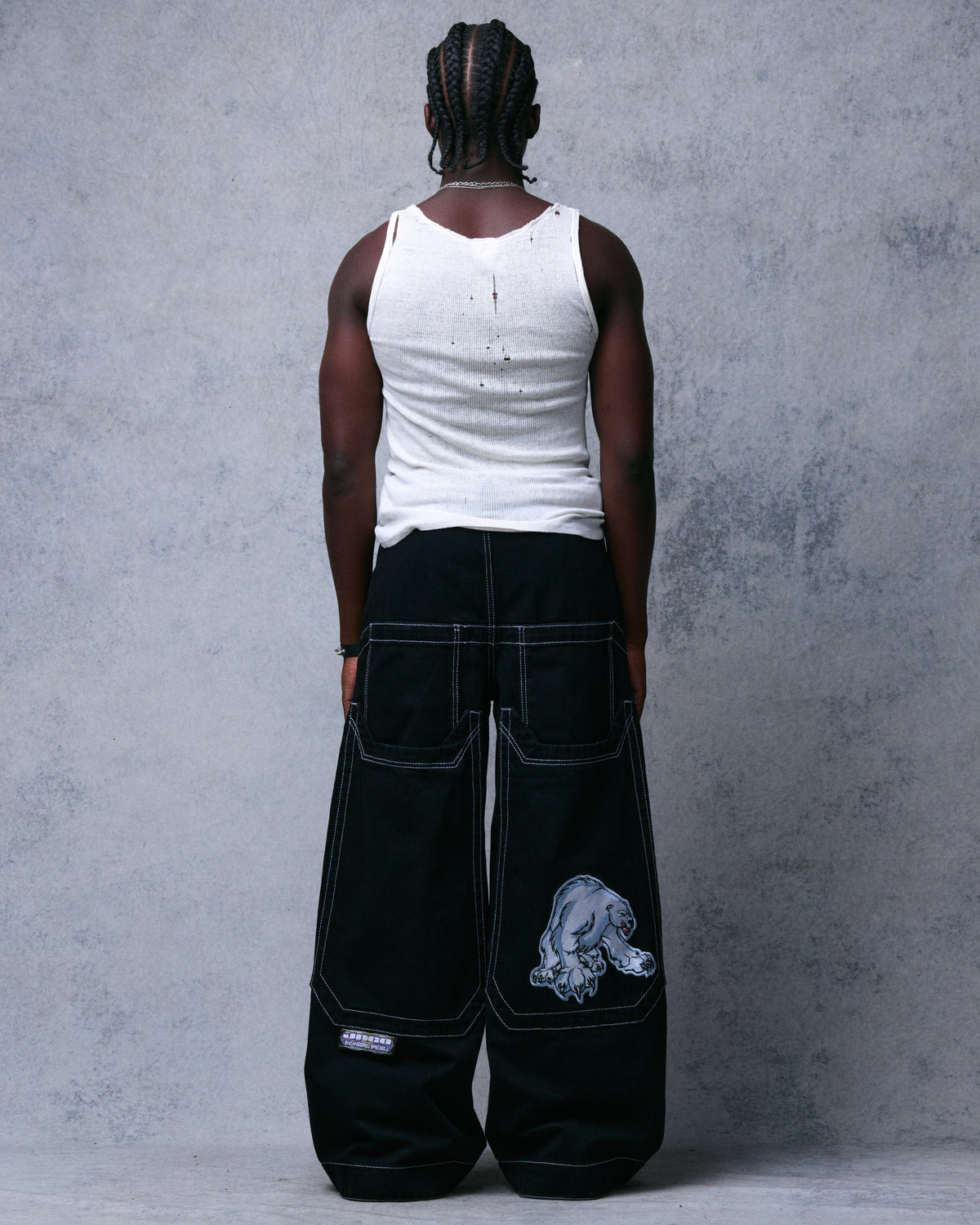 Polar Bear. 28". Jet Black.