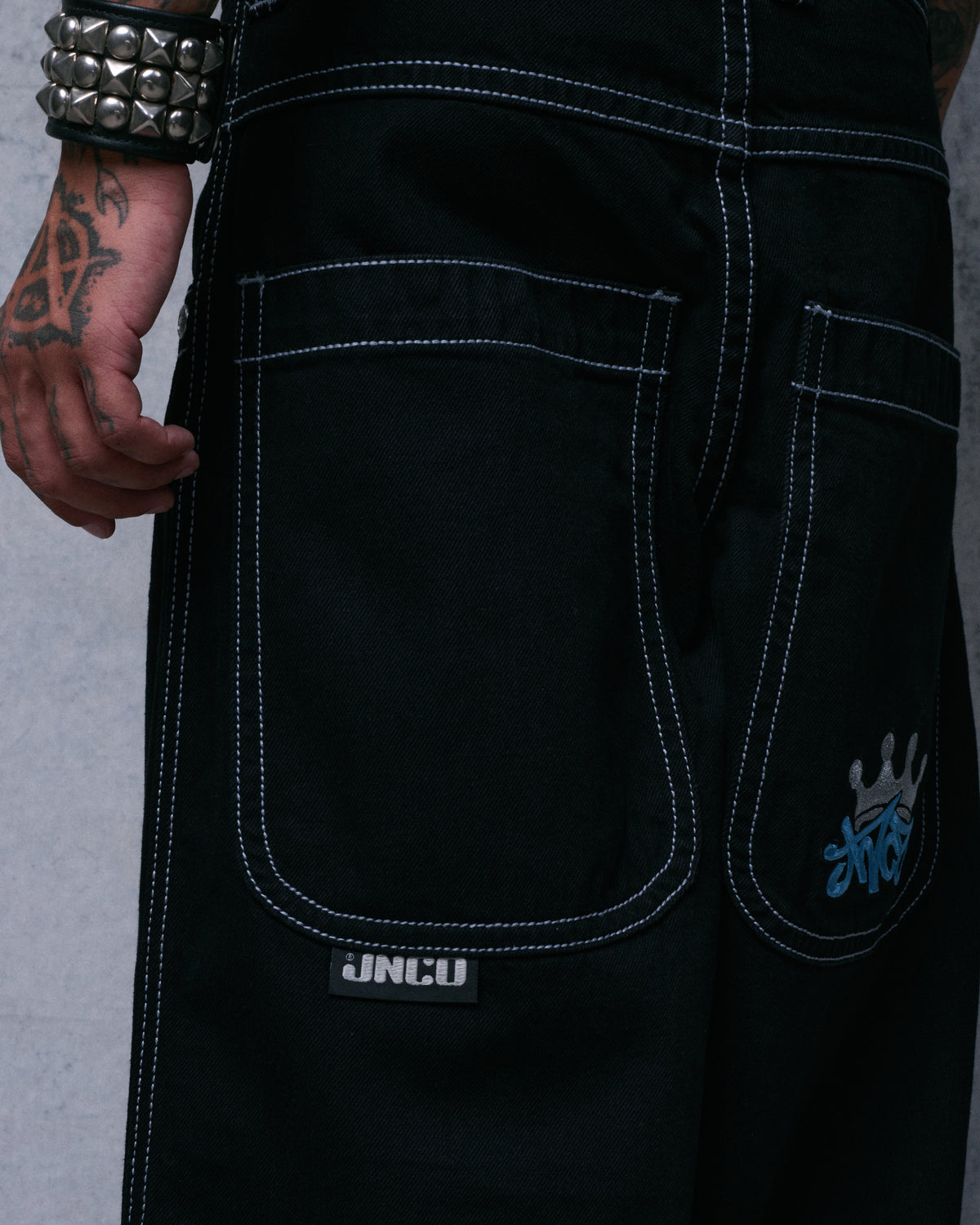 1101 Crown Cannon. 26". Jet Black.