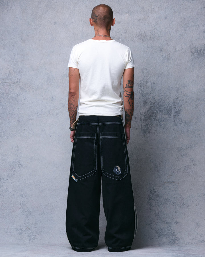 Skunk. 26". Jet Black.